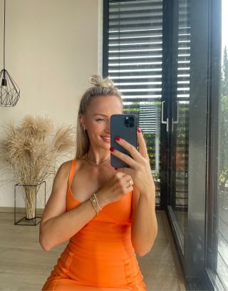 🧡 TIP NA DOKONALÝ OUTFIT – šperk ako čerešnička na torte ✨ Vieš, čo je tajomstvom nezabudnuteľného looku? ➡️ Správne...