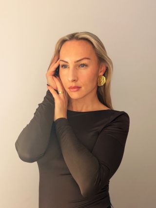 TIP NA DARČEK 🎄✨ Náušnice z chirurgickej ocele SALMA Luxus, ktorý sa daruje s láskou. Hľadáš dokonalý darček pre...