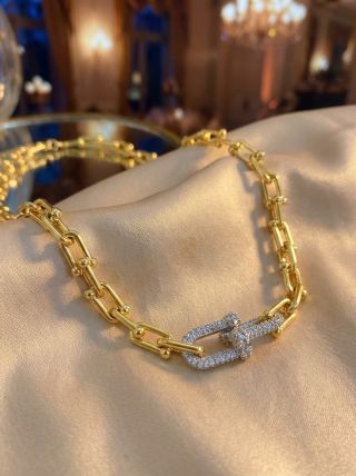 ✨Neprepadne sa znova! Elegantný zlatý náhrdelník z chirurgickej ocele s jemnými kryštálikmi je znakom vkusu, ktorý si...