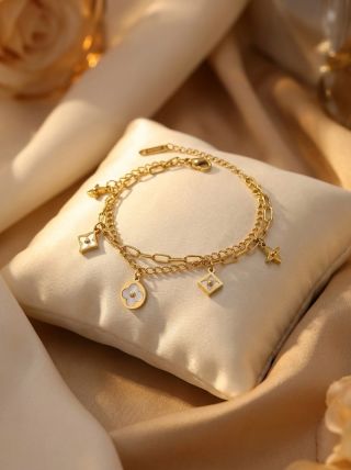 ✨ Nadčasová elegancia, ktorú si zamilujete na prvý dotyk! Dvojitý náramok EYMA z chirurgickej ocele je must-have doplnok...